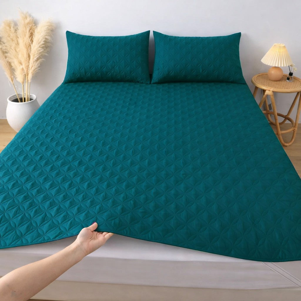 protège-matelas douceur floral turquoise sur lit double