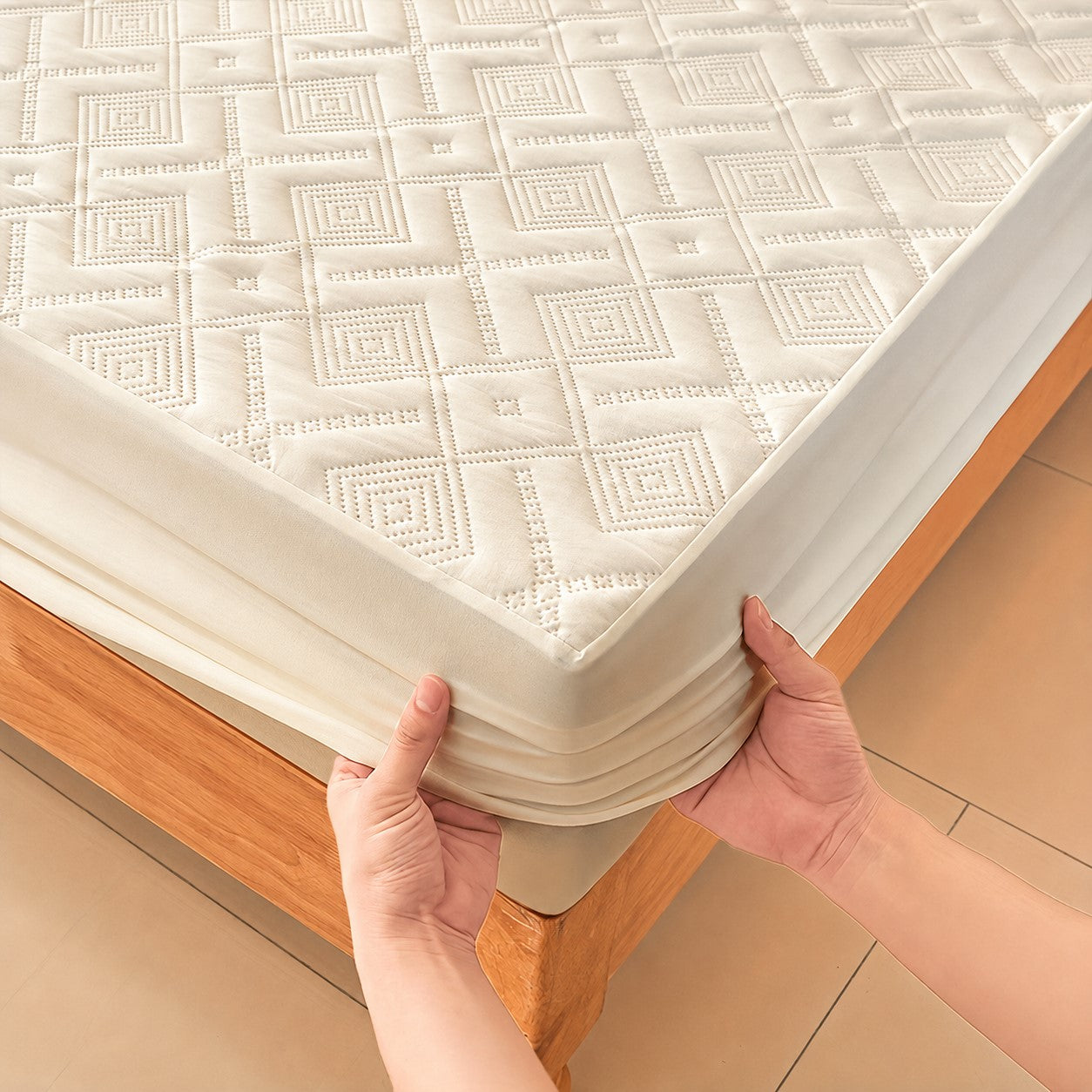 protège matelas douceur matelassée blanc cassé ajusté sur coin lit