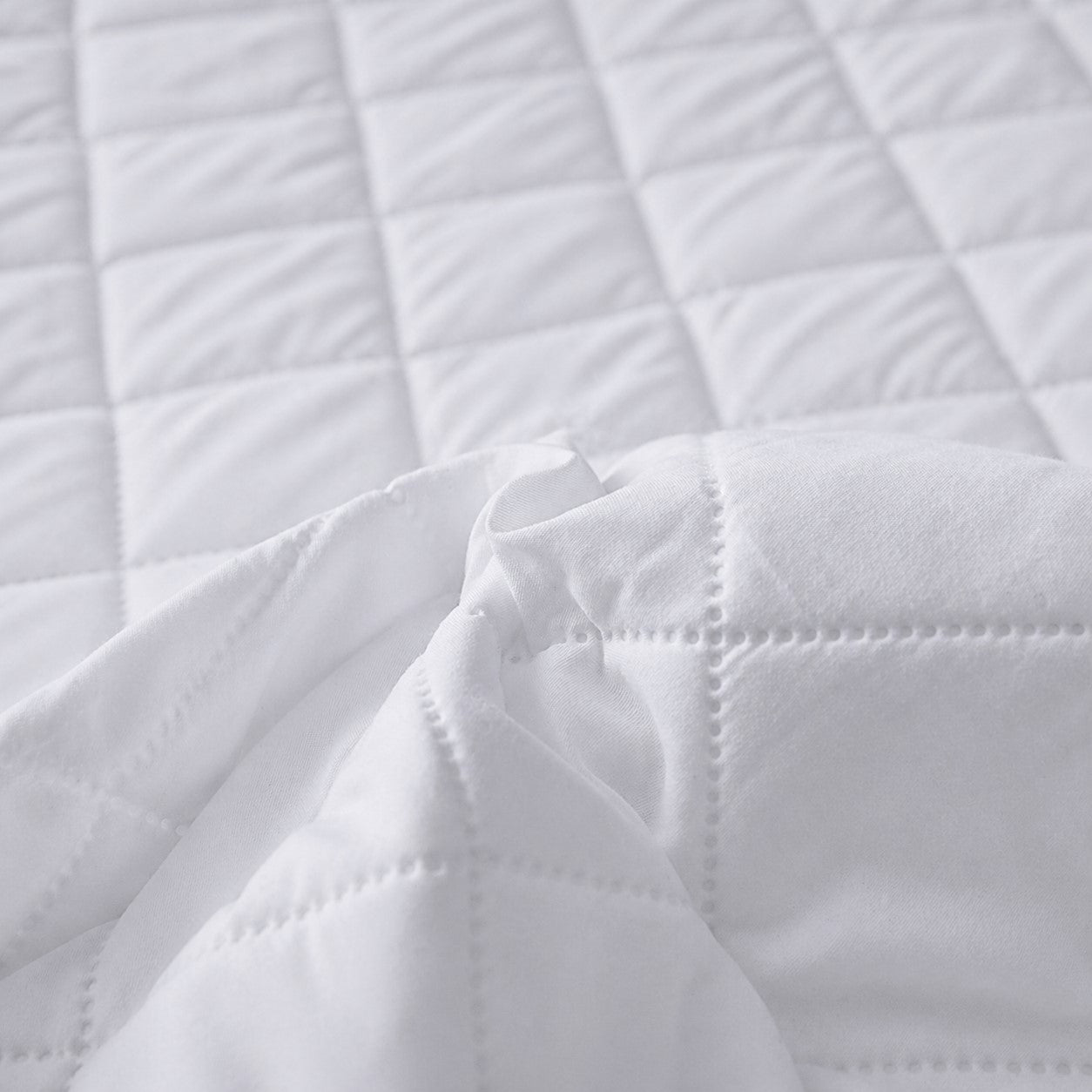 protège matelas imperméable nuit sereine blanc pur texture matelassée